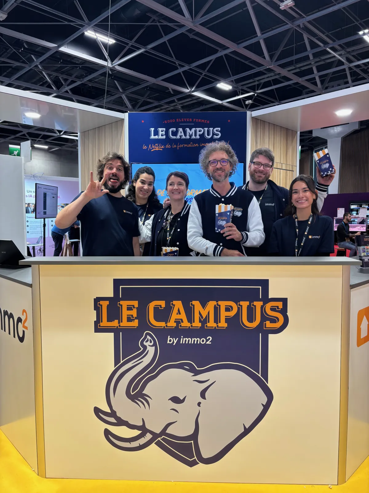 Équipe au stand Le Campus
